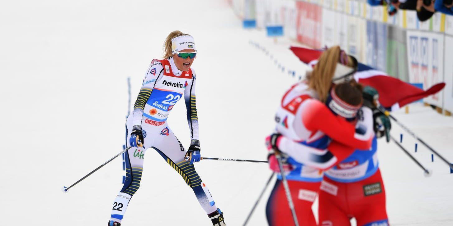 Frida Karlsson i mål som trea efter en överlägsen Therese Johaug.