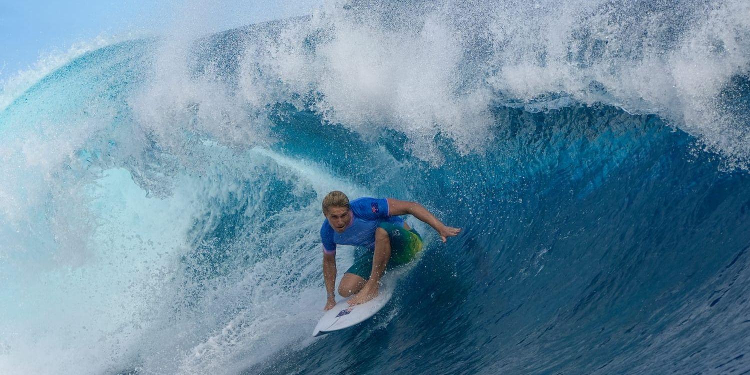 Australiske surfaren Ethan Ewing i kvartsfinalen i OS-surfing, som anordnas på Tahiti.