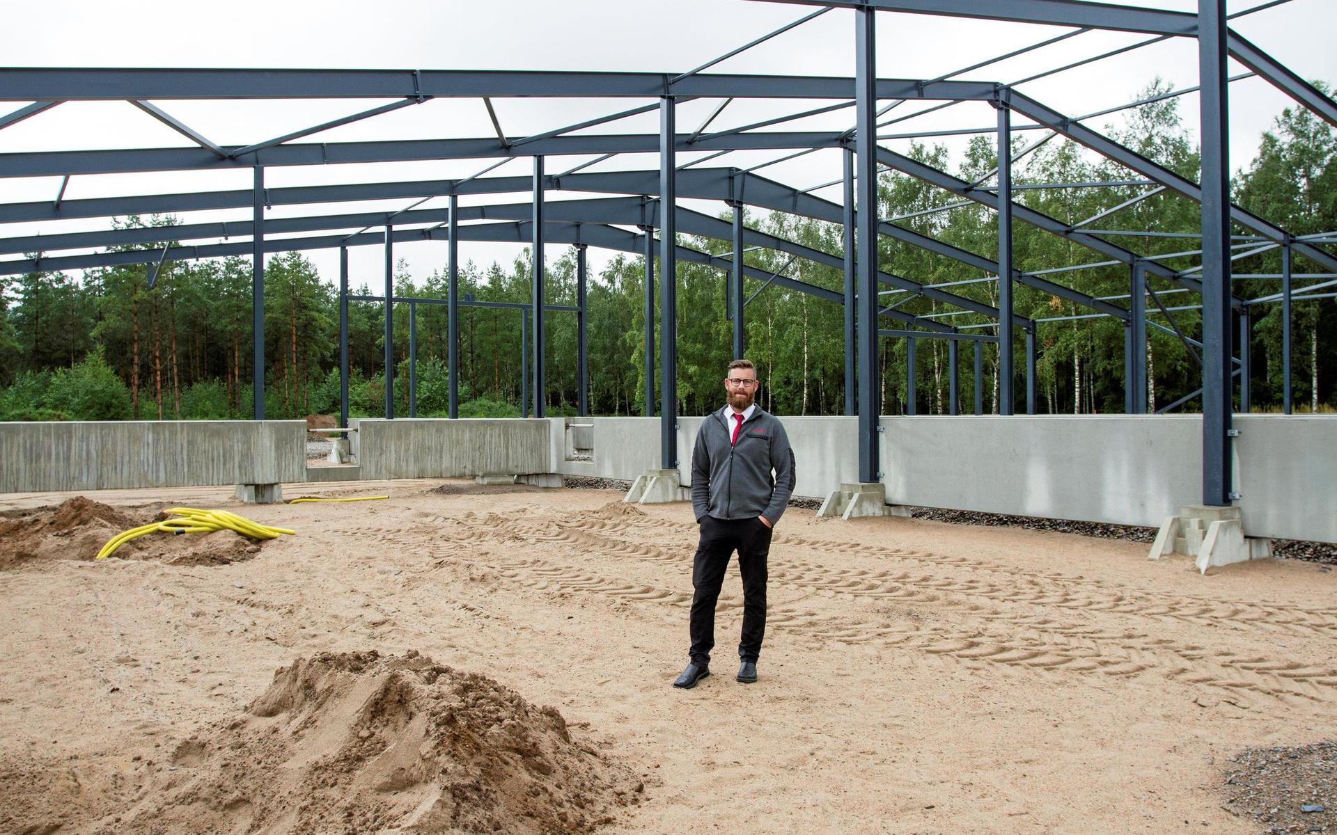 Fredrik Karlsson och familjeföretaget Veinge Buss, bygger en helt ny bussdepå med kontor och personalutrymmen.