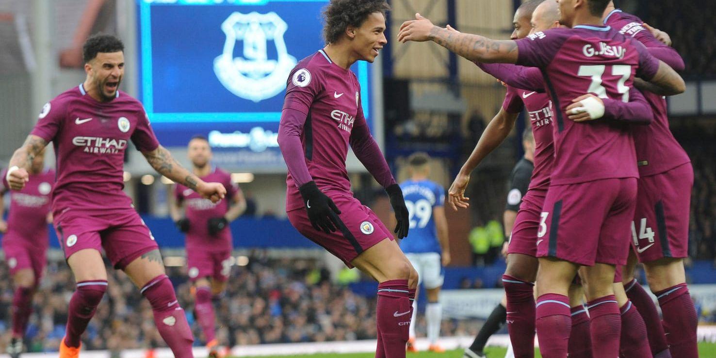 Manchester City-spelarna firar ett av lagets tre mål i 3–1-segern mot Everton.