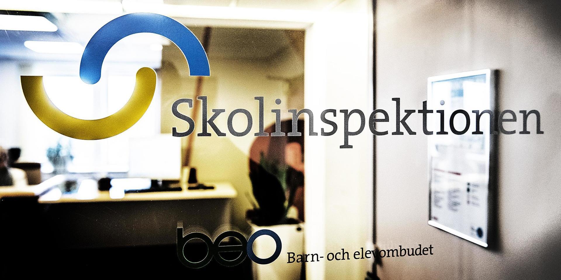 En skola i Halmstads kommun får nu kritik av Skolinspektionen för att de inte vidtagit tillräckliga åtgärder för att två elever ska få rätt till utbildning.