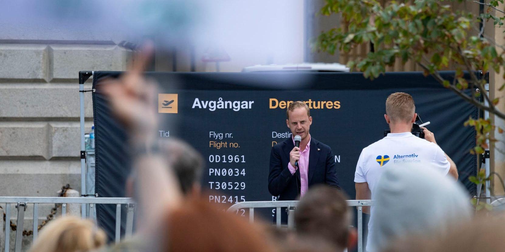 Högerextrema Alternativ för Sverige stämmer Stockholms stad. Arkivbild på partiledaren Gustav Kasselstrand.