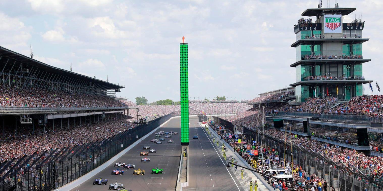 Drygt 300 000 åskådare väntas ännu en gång se Indy 500 på plats på Indianapolis Motor Speedway. Här en bild från starten i fjolårets race.