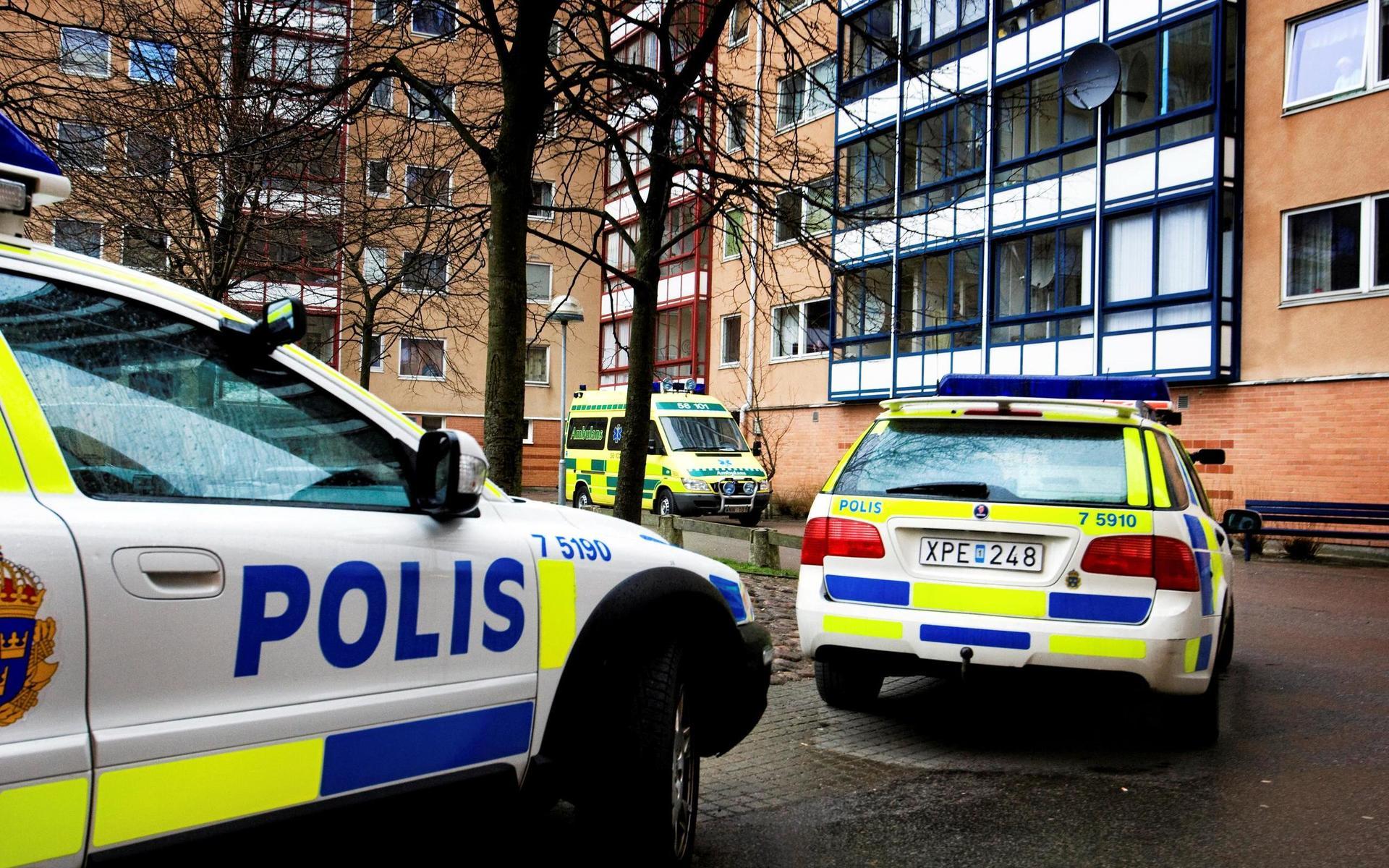 När polisen kom till lägenheten på Andersberg kröp förövaren omkring på golvet och visste inte riktigt vad som hänt.