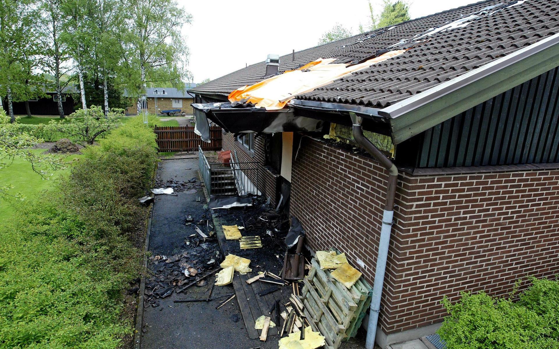 I maj 2003 satte någon fyr intill skolköket på Lyngåkraskolan i Harplinge. Brandkåren, som stod några hundra meter därifrån och släckte en annan brand, fick dock automatlarm och kunde snabbt vara på plats för att hindra elden från att sprida sig.