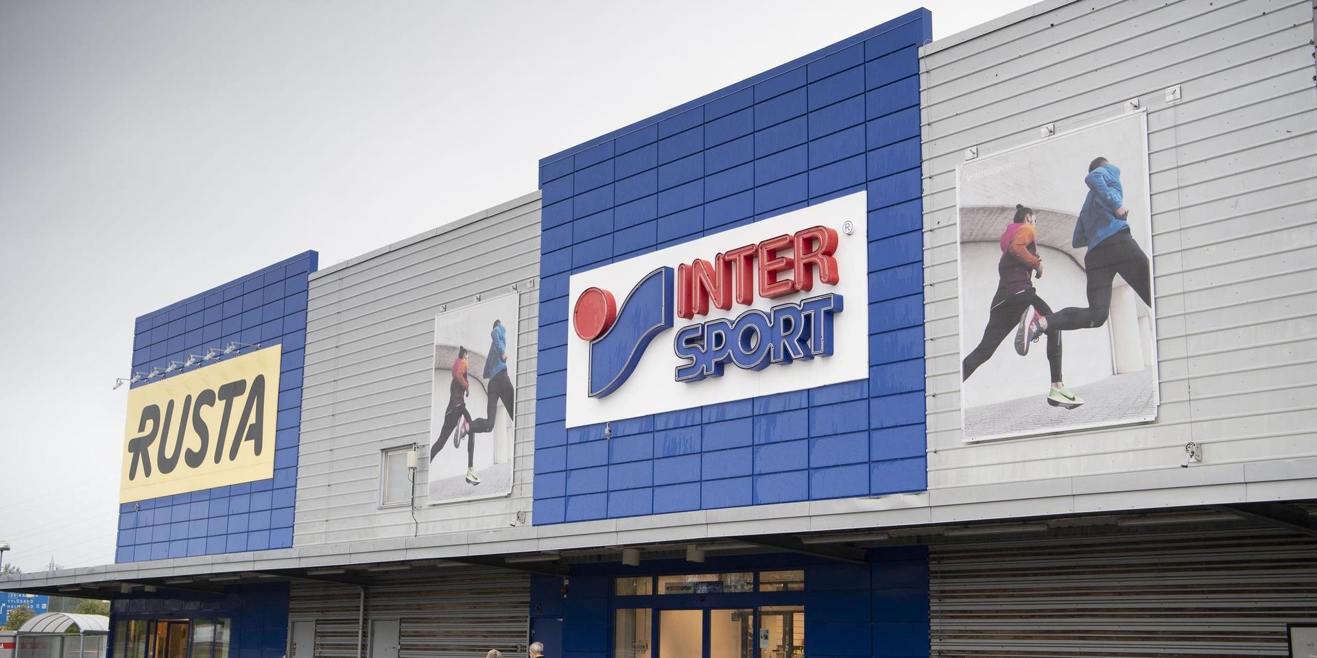 Intersport på Stenalyckan har 15 anställda. 