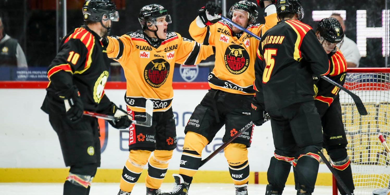 Luleå jublar efter Leo Komarovs första SHL-mål.