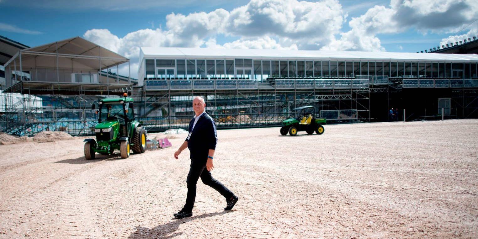 Ridsporten intar Ullevi med en specialbyggd vip-läktare och 2 700 ton fibersand, från Baskarp norr om Jönköping, i banan för hoppning och dressyr. Tävlingsledaren Tomas Torgersen hoppas på fint väder, allra mest för publiken.