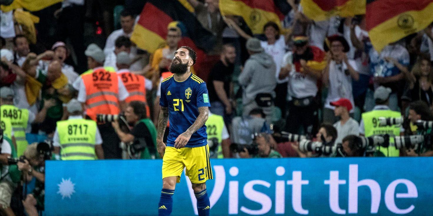 Jimmy Durmaz deppar efter sitt misstag strax innan Tyskland gör 2-1.