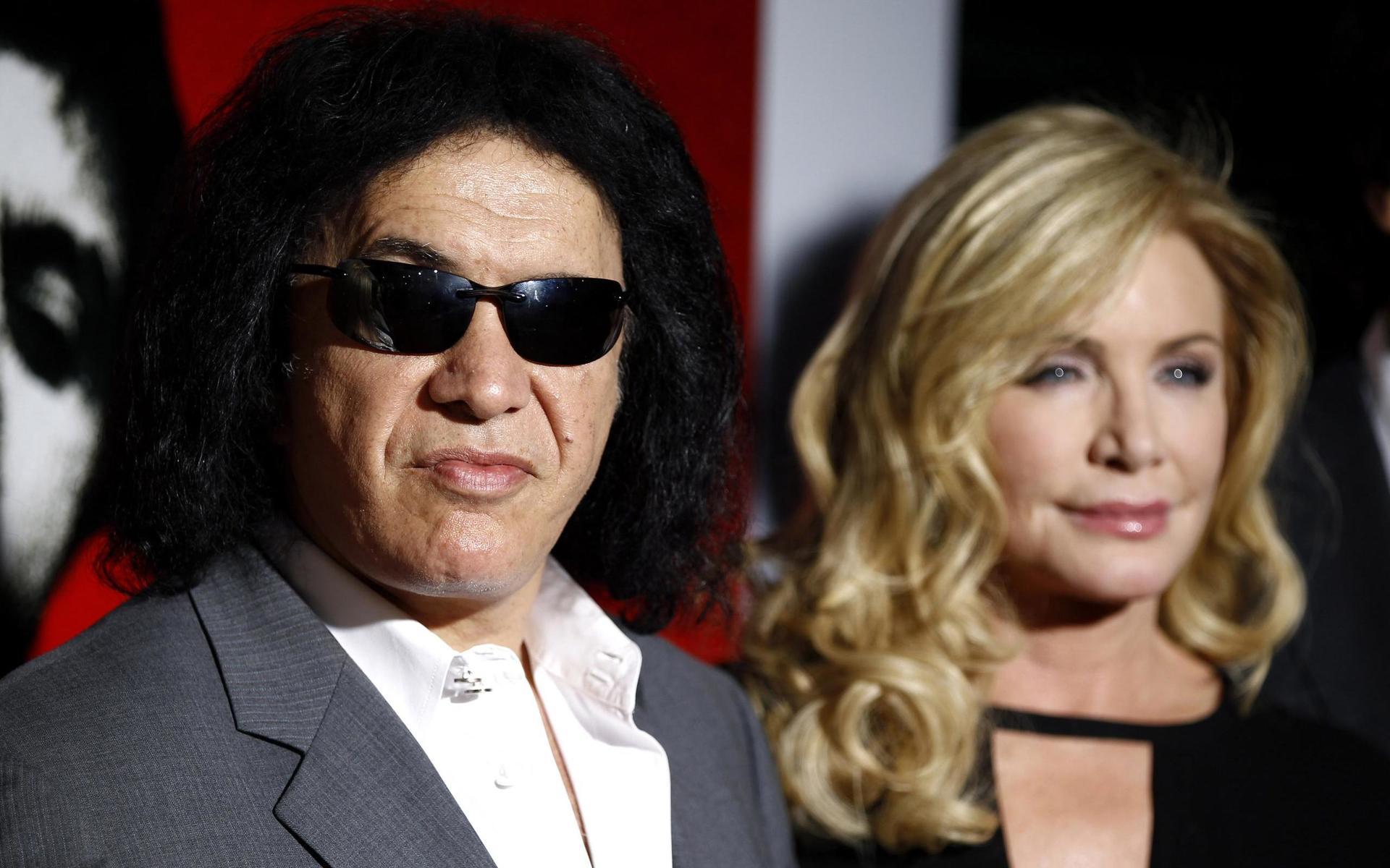 Gene Simmons och hustrun Shannon Tweed säljer sitt hus i Los Angeles och flyttar till staten Washington.