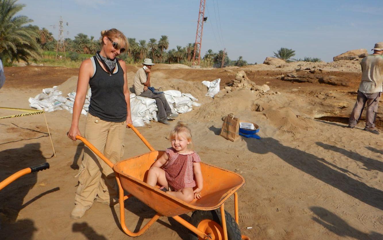 Marias och Johns dotter Freja har nu börjat skolan, vilket innebär att de måste tänka på hennes skolgång när de planerar resorna till Silsila. ”Vi skulle vilja vara i Egypten sex veckor på våren och åtta veckor på hösten. Vi hoppas att det ska gå att lösa i samarbete med skolan, i alla fall de närmsta åren.” 