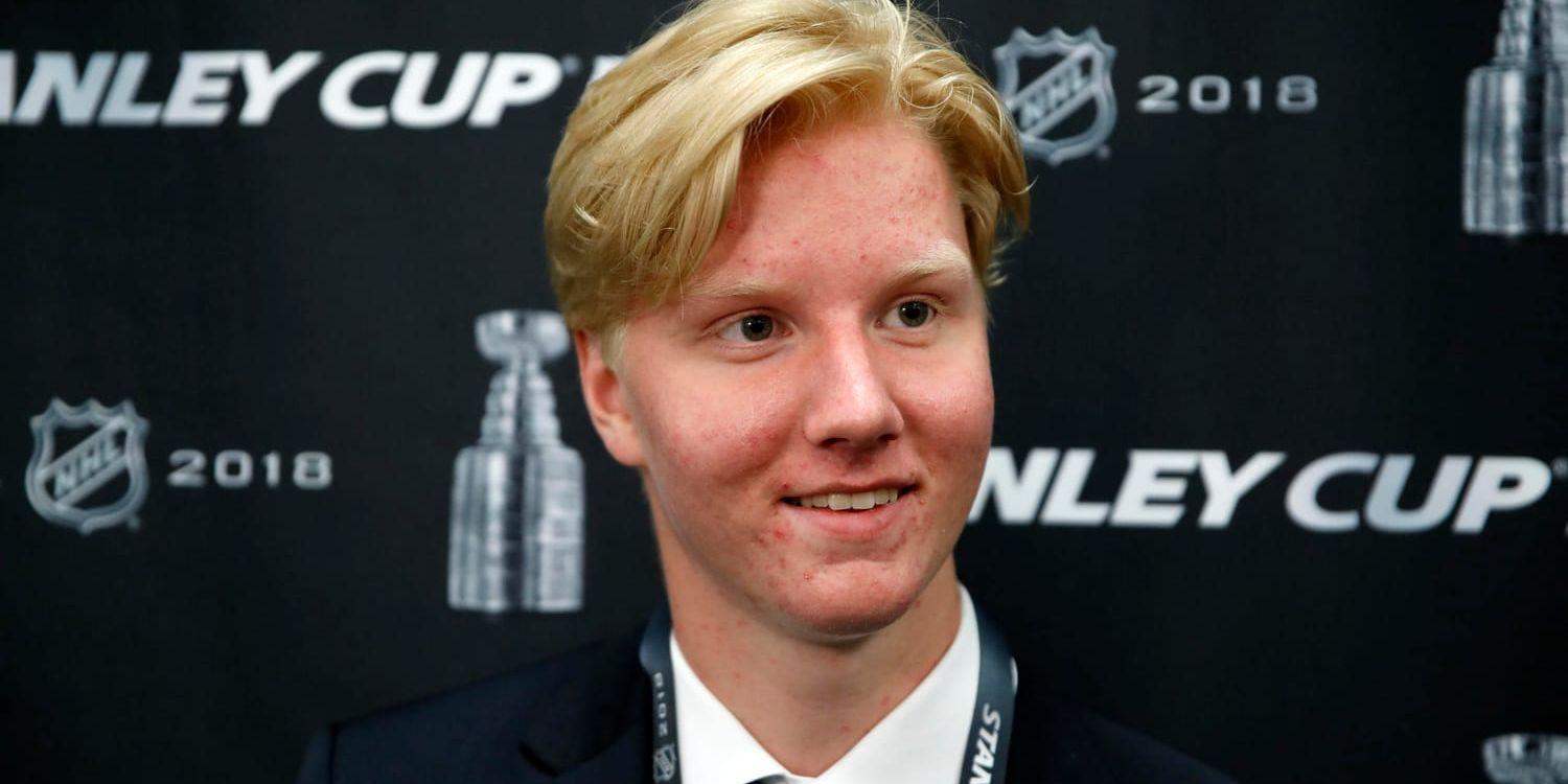 Rasmus Dahlin på Stanley Cupfinalen och träffar medier inför NHL-draften. Arkivbild.