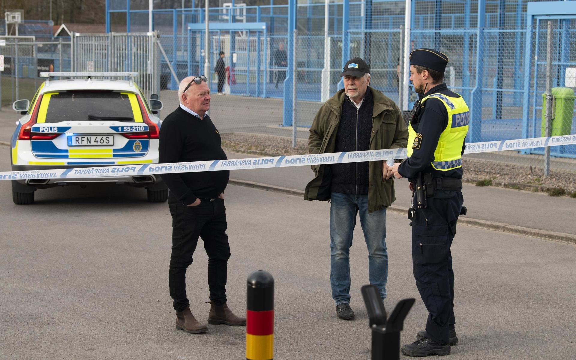 Stor skolbrand i LaholmLaholmVid 17.40 på söndagskvällen fick räddningstjänsten larm om en brand på Osbecksgymnasiet och Lagaholmsskolan i Laholm. Branden har varit omfattande och tolv brandkårsenheter har jobbat på platsen.