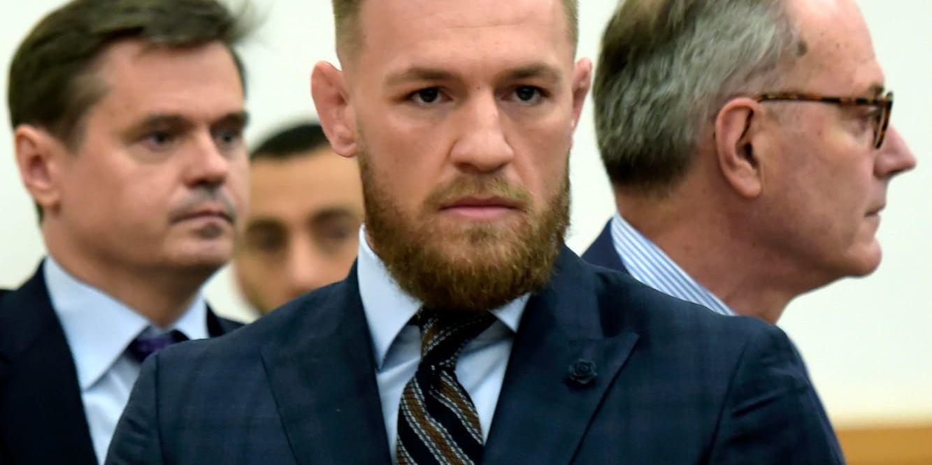 MMA-fajtern Conor McGregor, mitten, i amerikansk domstol. Arkivbild.