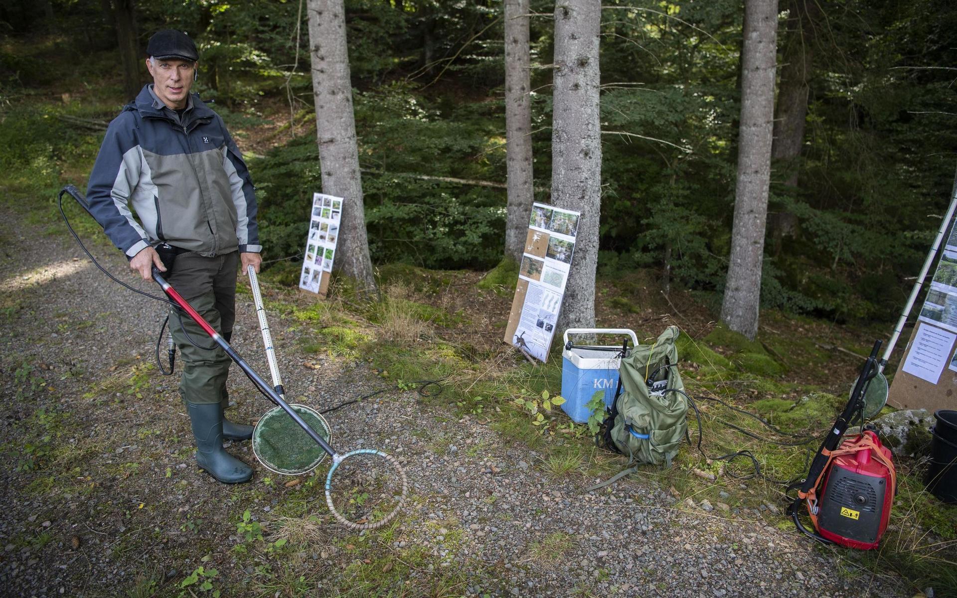 Vattenvårdsingenjör Per Ingvarsson pratade om fiskar och andra vattenlevande djur. Här med sin elfiske-utrustning.