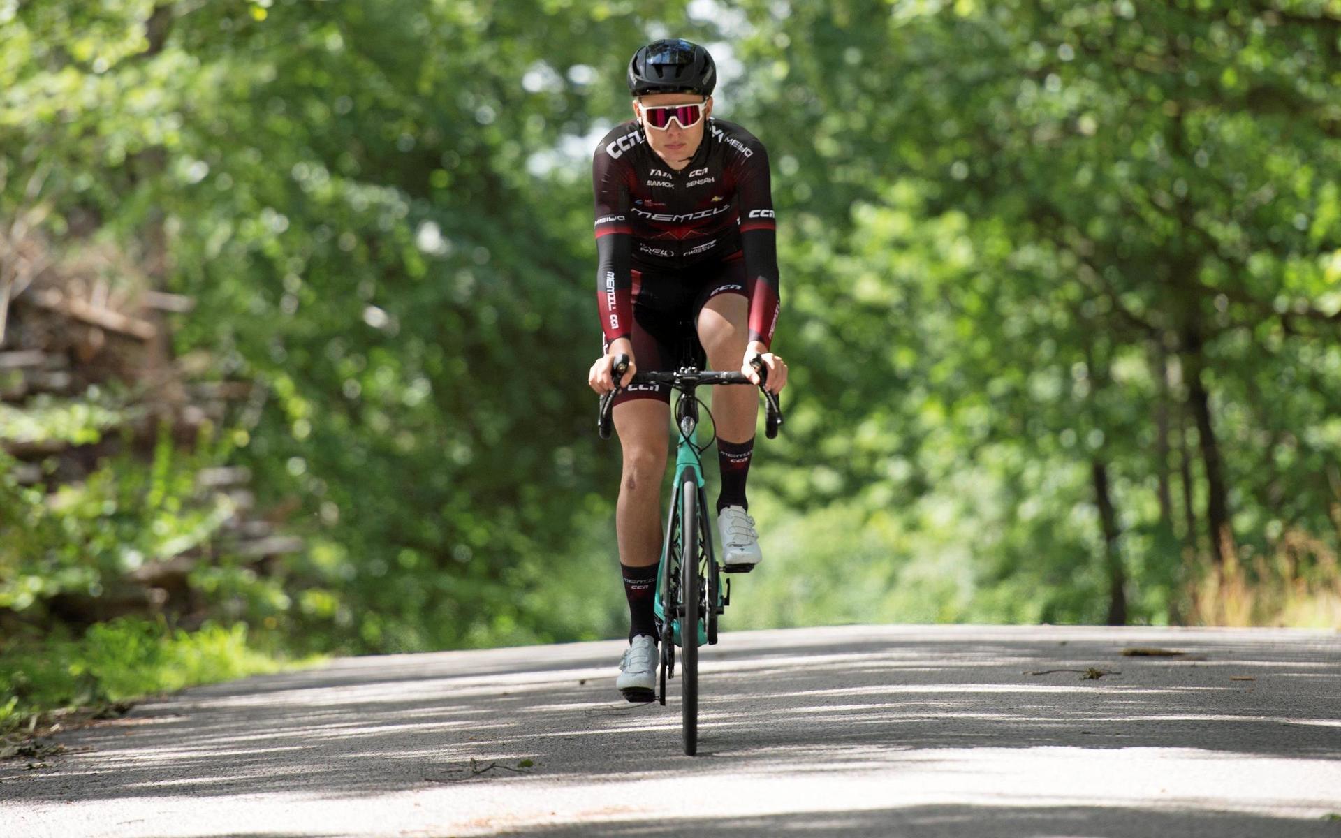 Coronapandemin har fått cykelproffset Andreas Andersson från Oskarström att trampa ny mark in i det civila arbetslivet. Men på lördag gör han tävlingscomeback i tempo-SM.