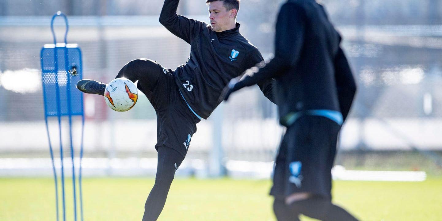 Anfallaren Marcus Antonsson, 27, och Malmö FF ställs på torsdag mot Premier League-jätten Chelsea i den första 16-delsfinalen av Europa League.