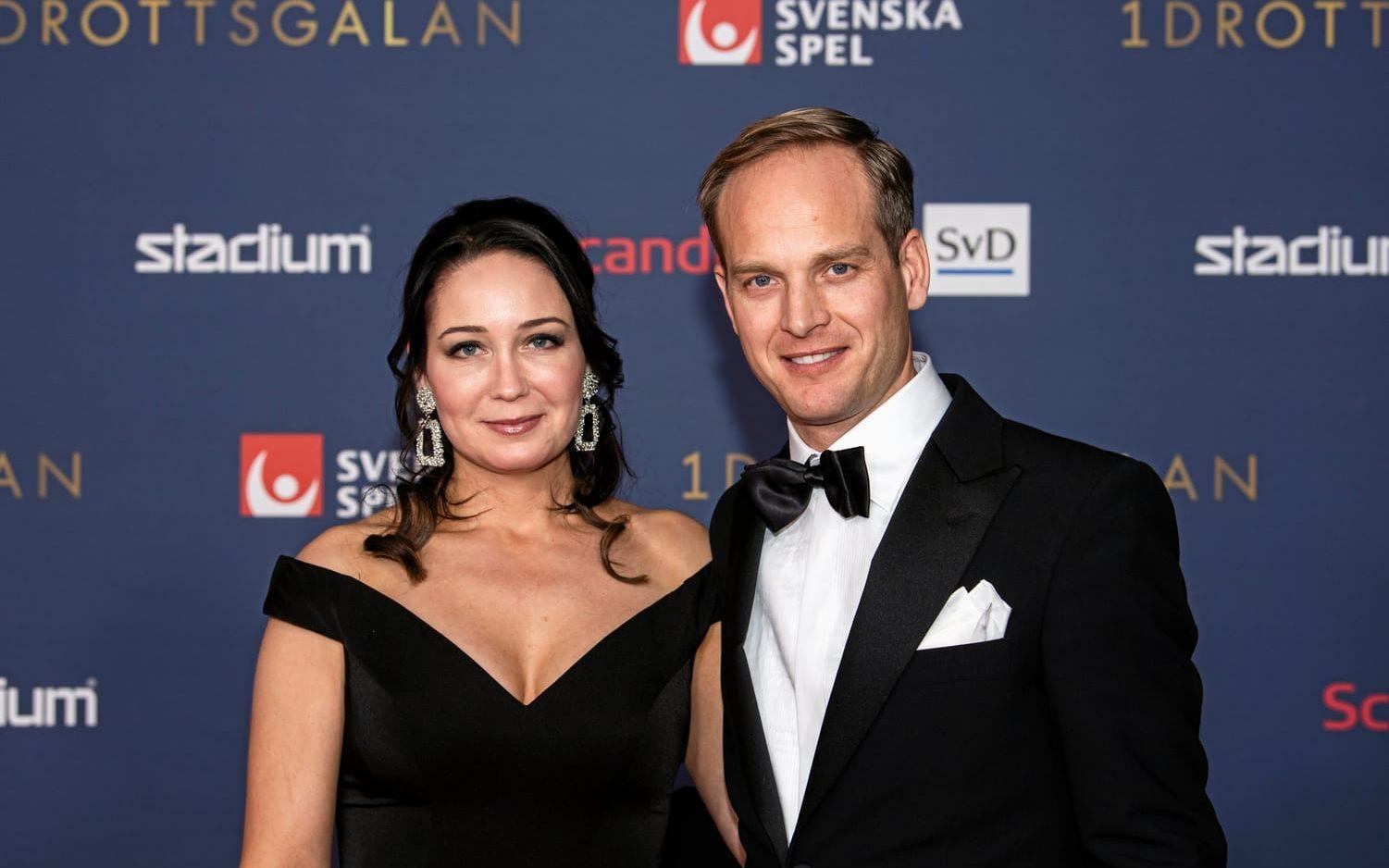 Henrik Ankarcrona och hustrun Ingrid på röda mattan inför Idrottsgalan i Stockholm.