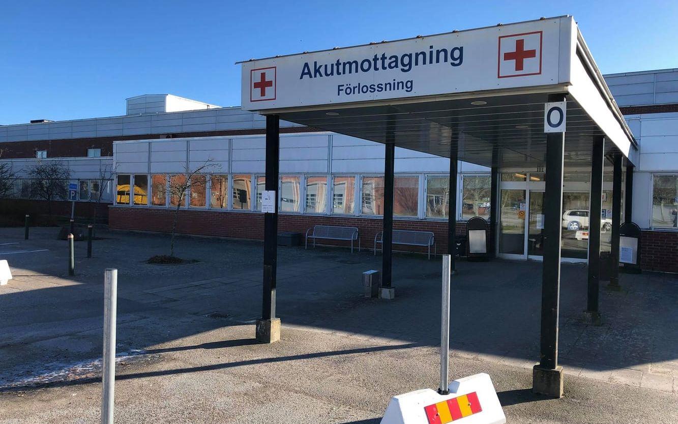 Ingången till akuten är numera också bevakad av vakter från Securitas.