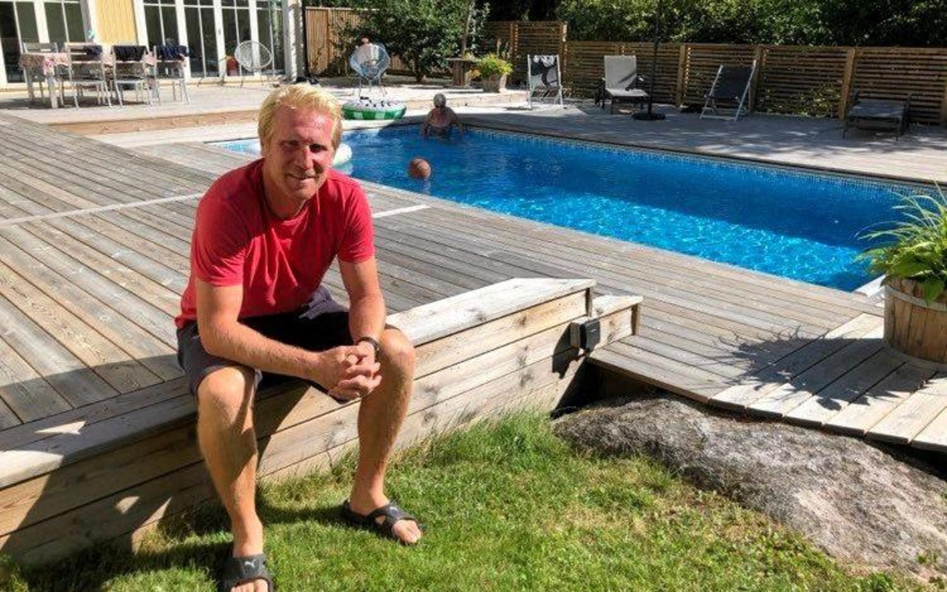 Huset i Sunnersta en mil söder om Uppsala och beläget en längre utspark från Mälaren – det är här som Petter Hansson kopplar av och laddar batterierna med sin familj inför arbetet i Allsvenskans succélag, IK Sirius. 