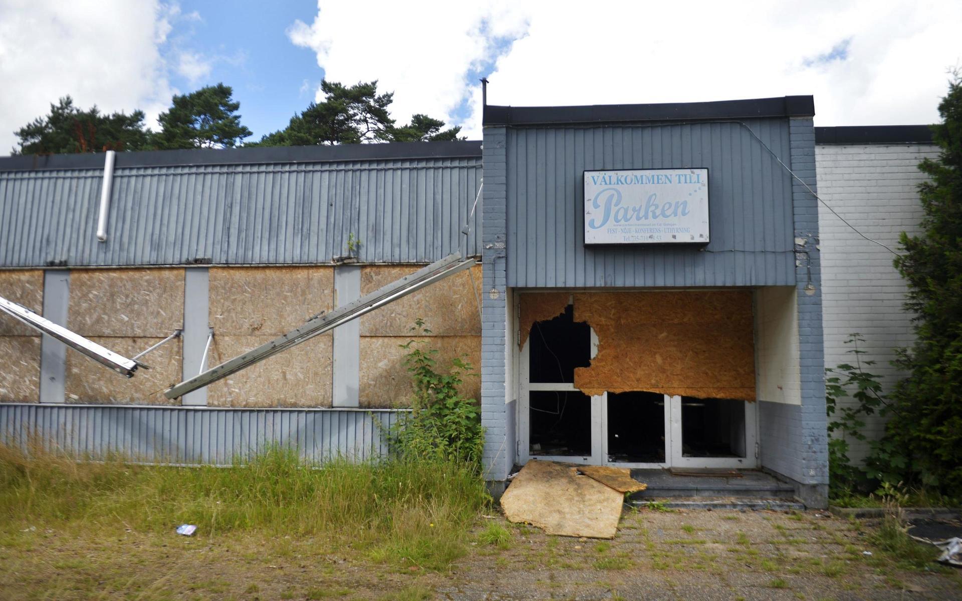 Galejan har sett sina bästa dagar, minst sagt. Gång på gång har fastigheten vandaliserats.