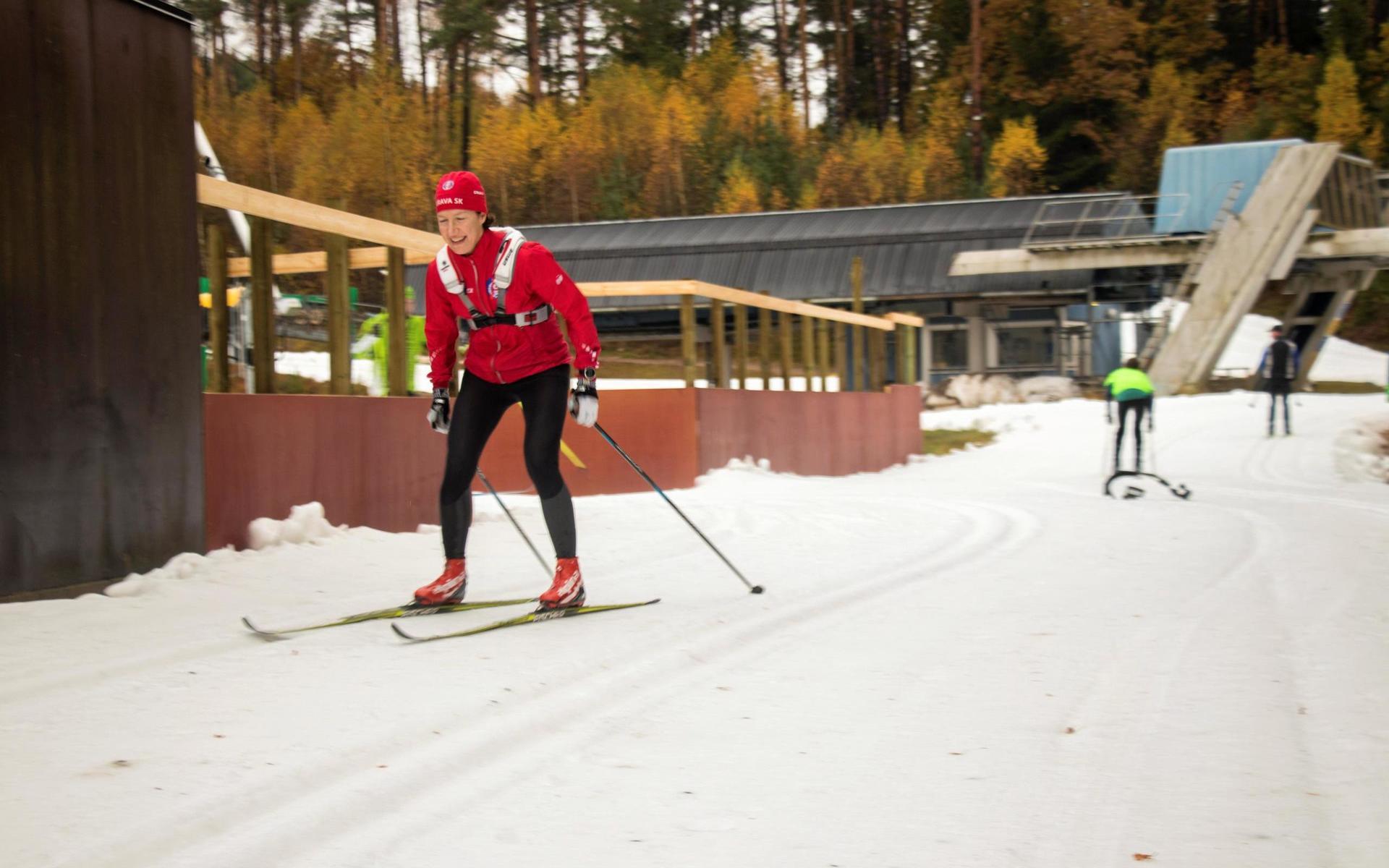 Ett 20-tal åkare hade tagit sig till Vallåsen på fredagsförmiddagen när de nya spåren hade världspremiär. 