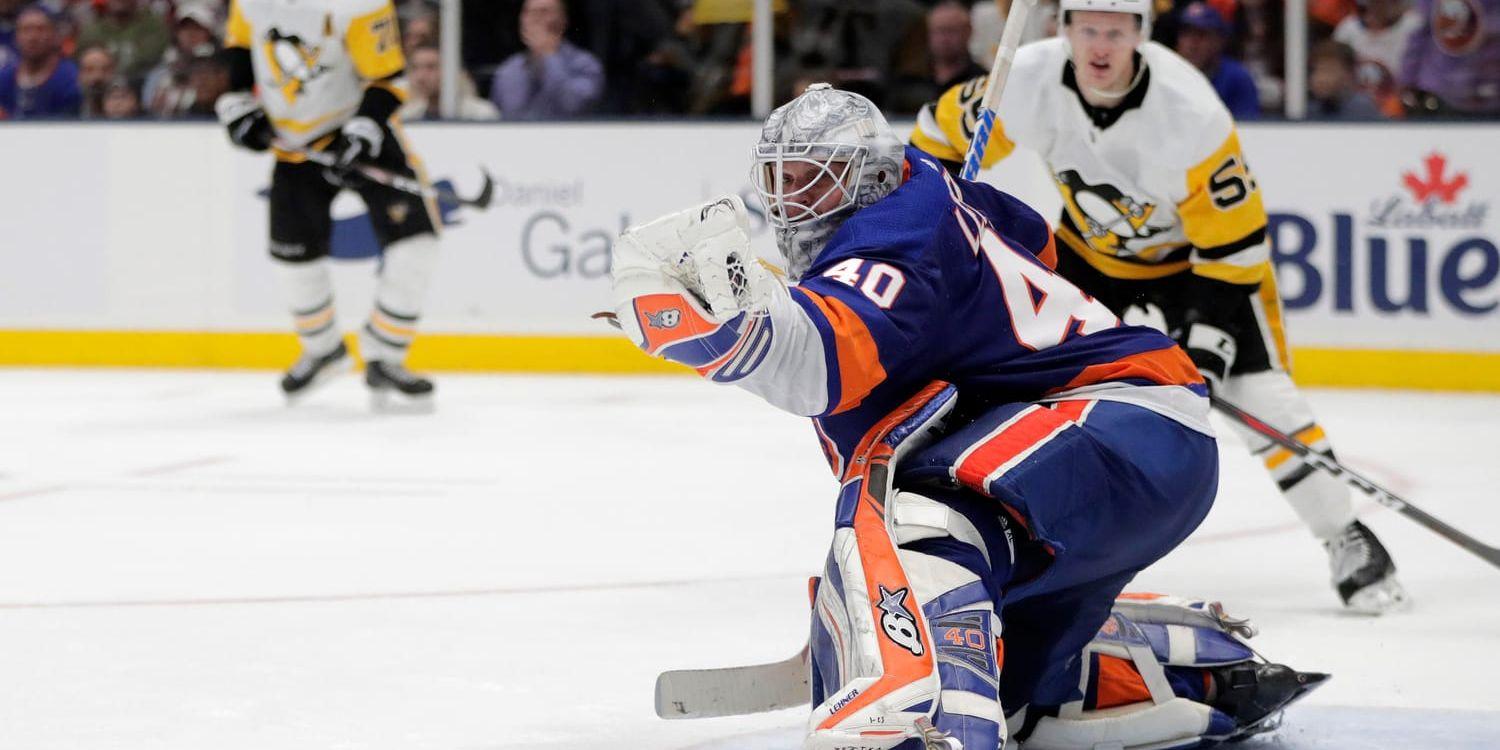 Robin Lehner gör en räddning med plockhandsken.