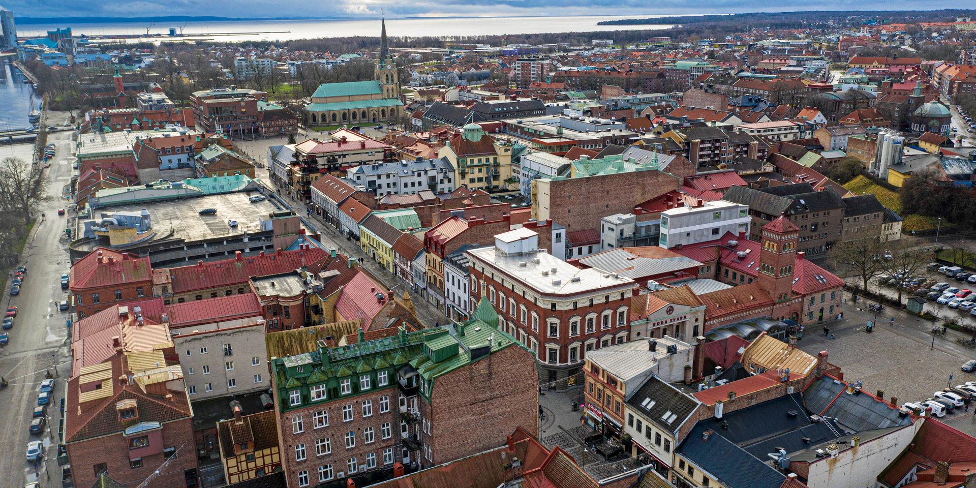 Halmstad centrum med Lilla torg och Storgatan.