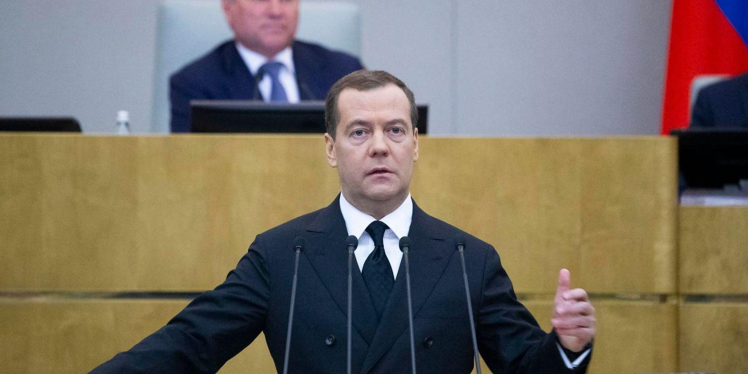 Rysslands premiärminister Dmitrij Medvedev meddelar att landet stryper exporten av oljeprodukter till Ukraina. Arkivbild.