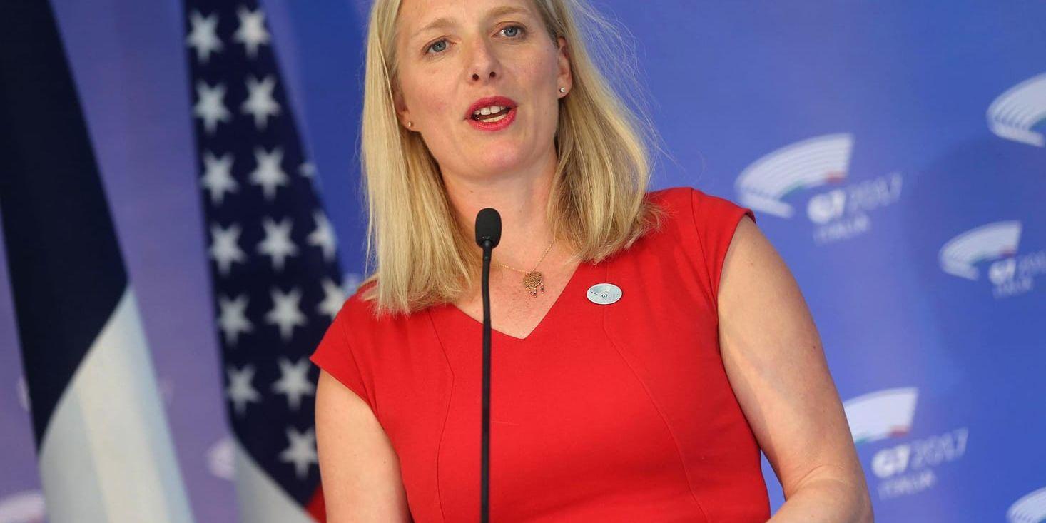 Den kanadensiska miljöministern Catherine McKenna lovar att hämta hem containrarna före den 15 juni.