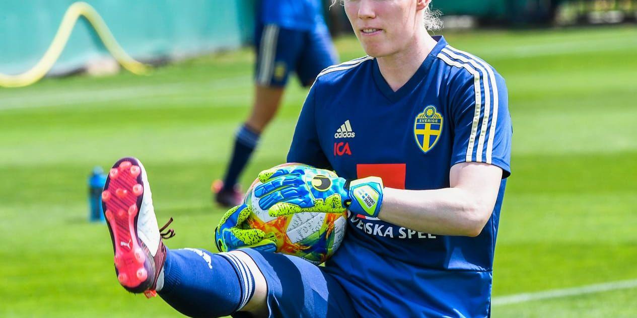 Hedvig Lindahl, som har hudsjukdomen vitiligo, måste vara extra försiktig i solen under fotbolls-VM.