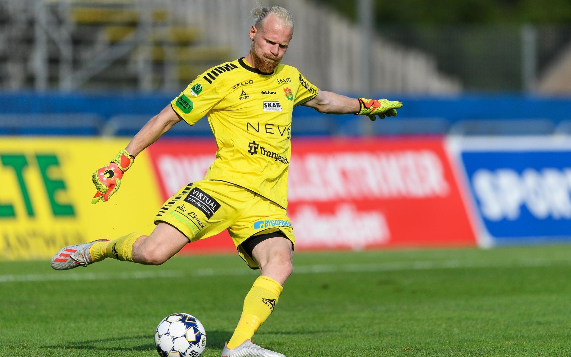 200808 GAIS målvakt Mathias Karlsson under fotbollsmatchen i Superettan  mellan Halmstad och GAIS den 8 augusti 2020 i Halmstad.Foto: Krister Andersson / BILDBYRÅN / COP 147 / KA0021