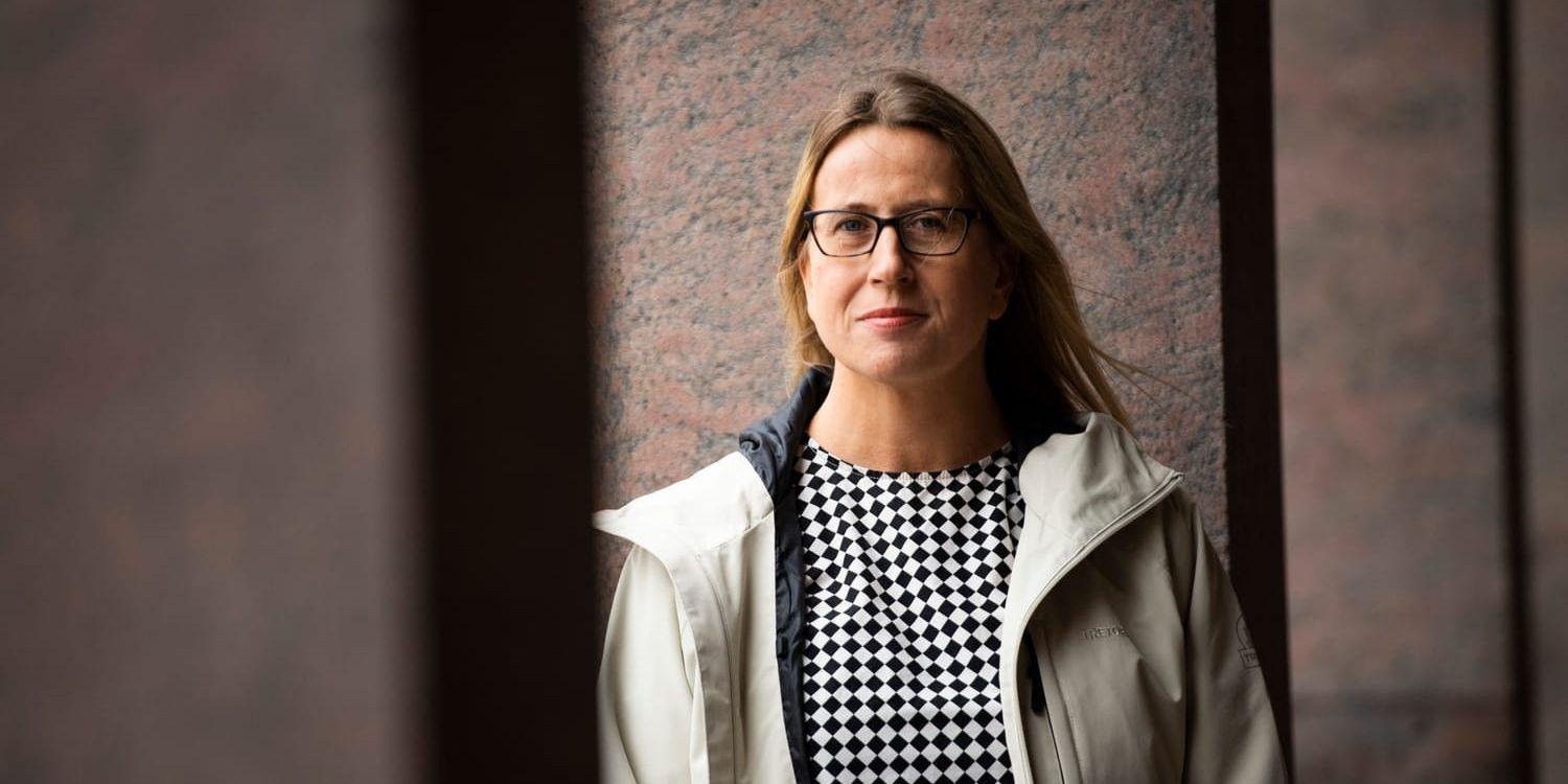 ”Det är de styrande i alliansen som har hela bilden och det är de som måste ta på sig ledartröjan för att reda ut det här”, säger Krissi Johansson (S) apropå att så många ställer sig frågande till flera uppseendeväckande beslut.