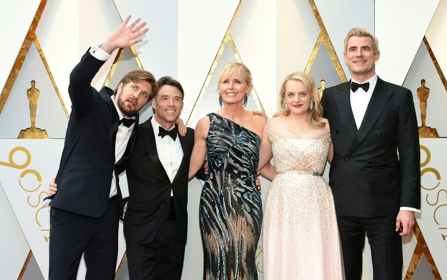 Ruben Östlund, Terry Notary, Annica Liljeblad, Elisabeth Moss, and Claes Bang anländer till Oscarsgalan.