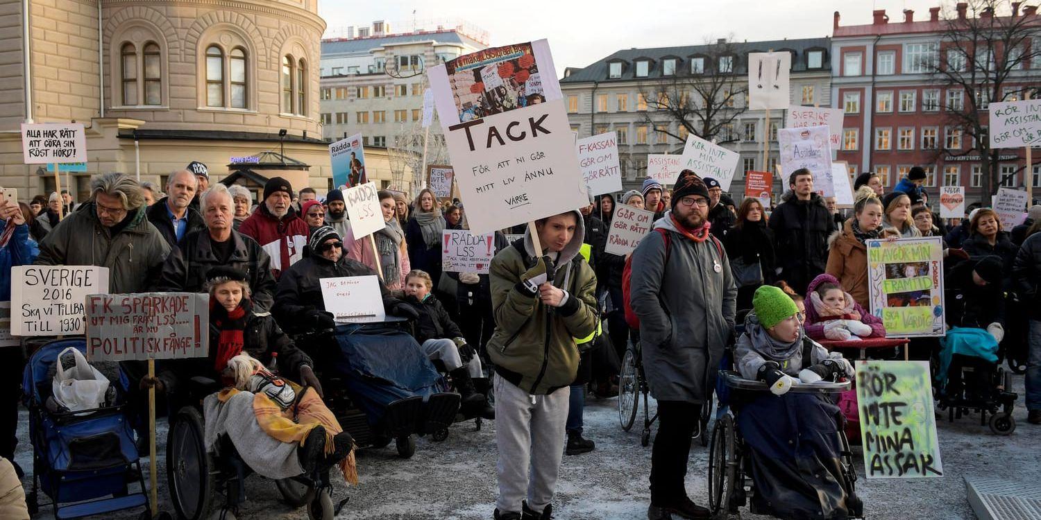 En demonstration mot nedskärningarna av personlig assistans. Arkivbild.