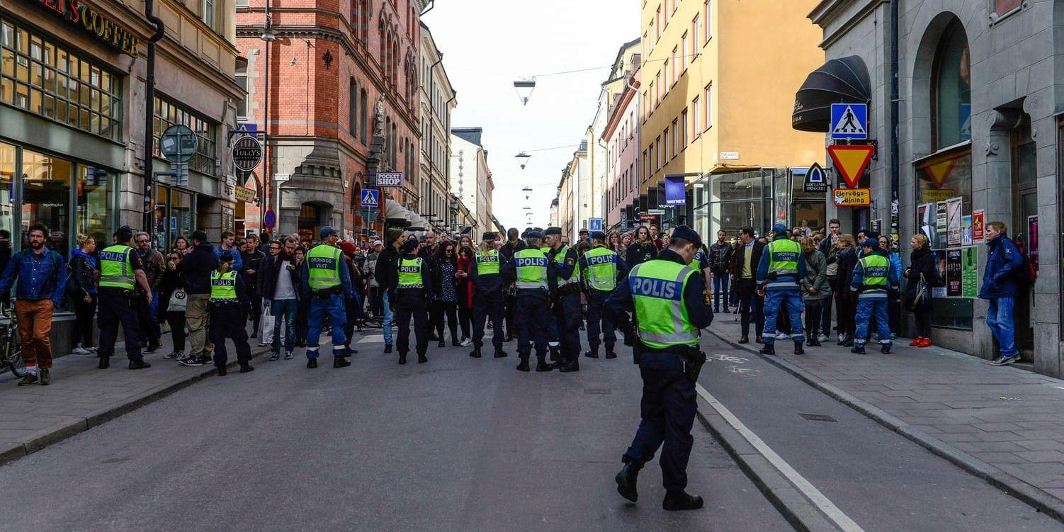 Några barn och ungdomar utsätts för våldsbejakande extremism genom att exempelvis uppmanas att kasta sten i samband med demonstrationer. Arkivbild.