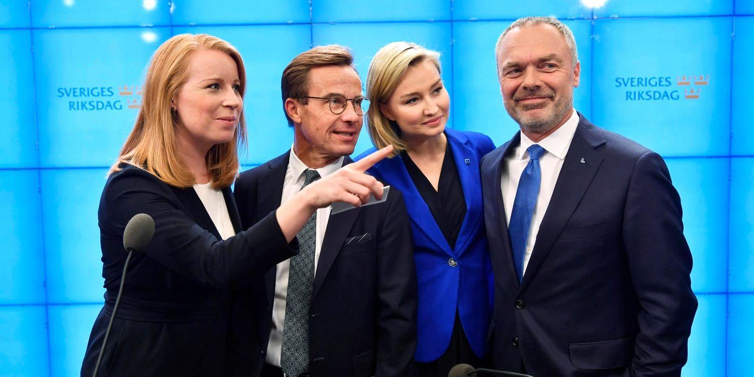 Centerns partiledare Annie Lööf (C), Moderaternas partiledare Ulf Kristersson (M), Kristdemokraterna Ebba Busch Thor (KD) och Liberalernas partiledare Jan Björklund (L) under en pressträff förra veckan, då de bjöd in Stefan Löfven till blocköverskridande samtal. Arkivbild.