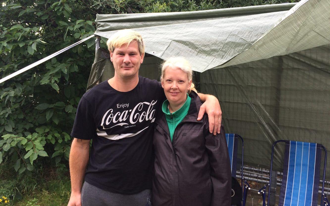 Etta och tvåa. Paret Daniel Winde och Victoria Pettersson är först i kön till Gessles spelning på Brottet.