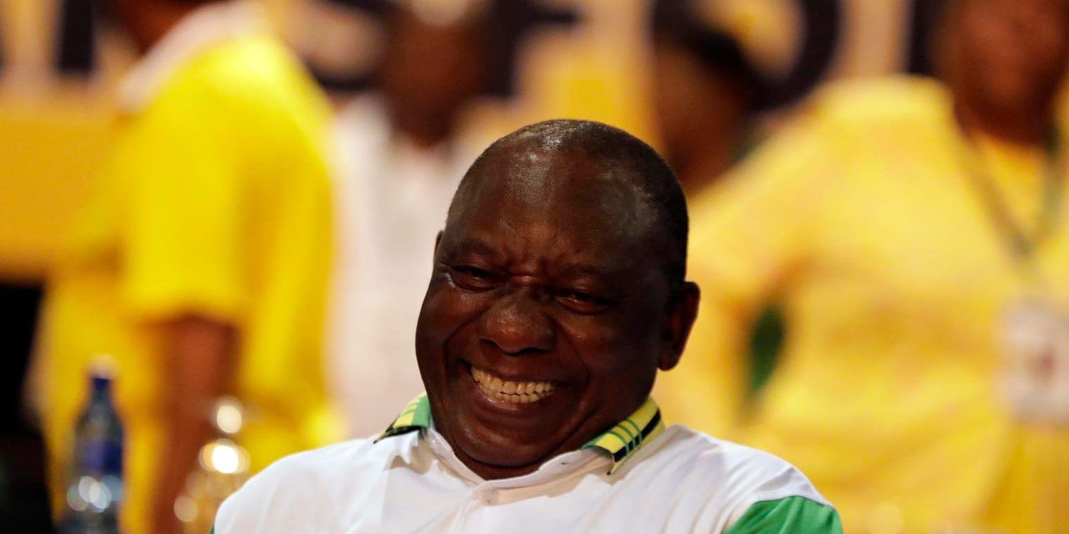 En lättad Cyril Ramaphosa efter att ha utsetts till ANC:s nya partiledare.