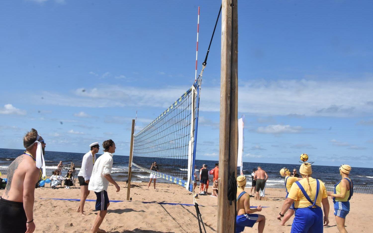 Beachvolleyfest på ett soligt Tylösand.